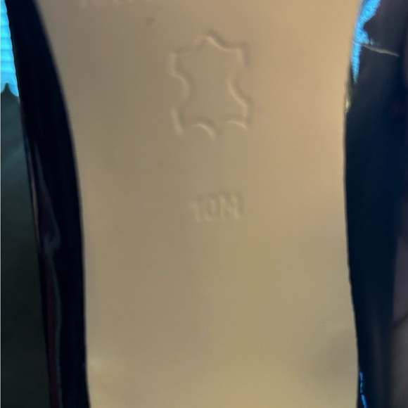 Gorgeous new navy patent leather two inch heels - Picture 4 of 4